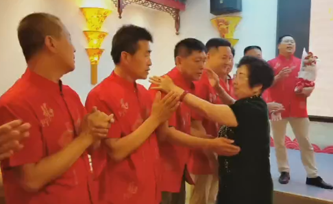 培训结束，难舍难分
